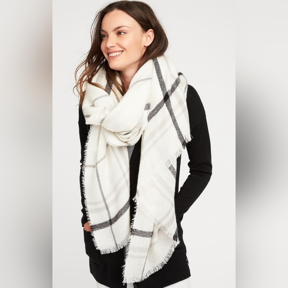 Old Navy Accessories - Old Navy Flannel Acrylic Blanket Scarf